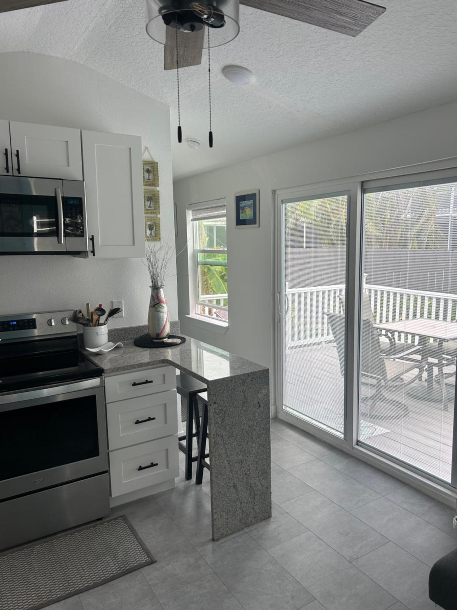 Perfect Getaway-Lovely Cottage House- Near Beaches Nokomis Exterior photo