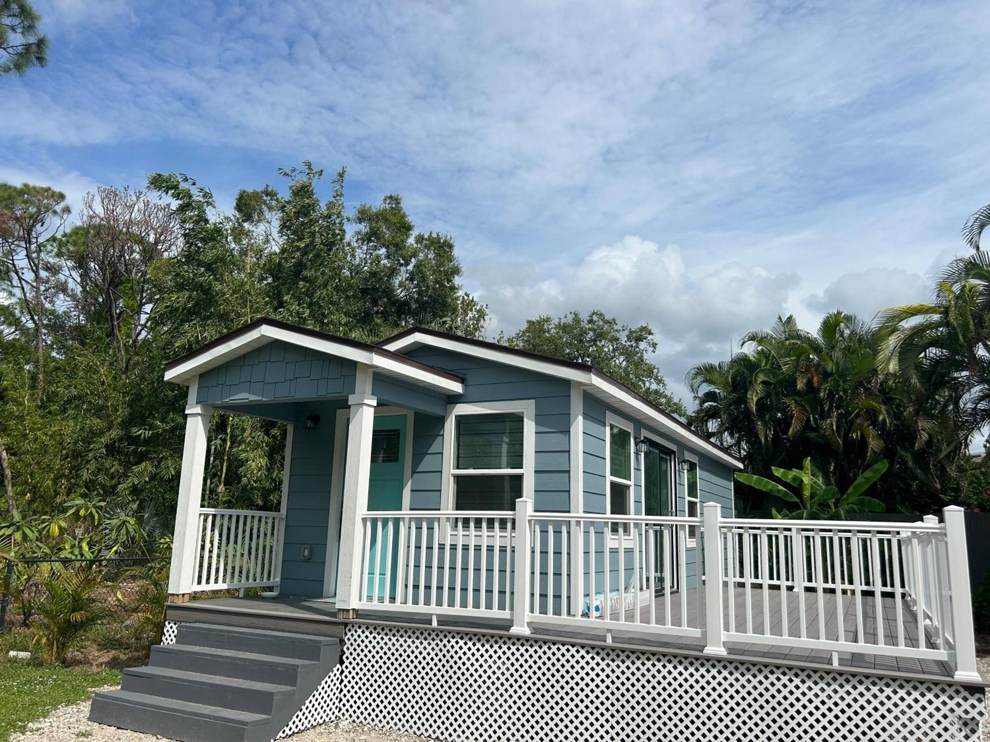 Perfect Getaway-Lovely Cottage House- Near Beaches Nokomis Exterior photo